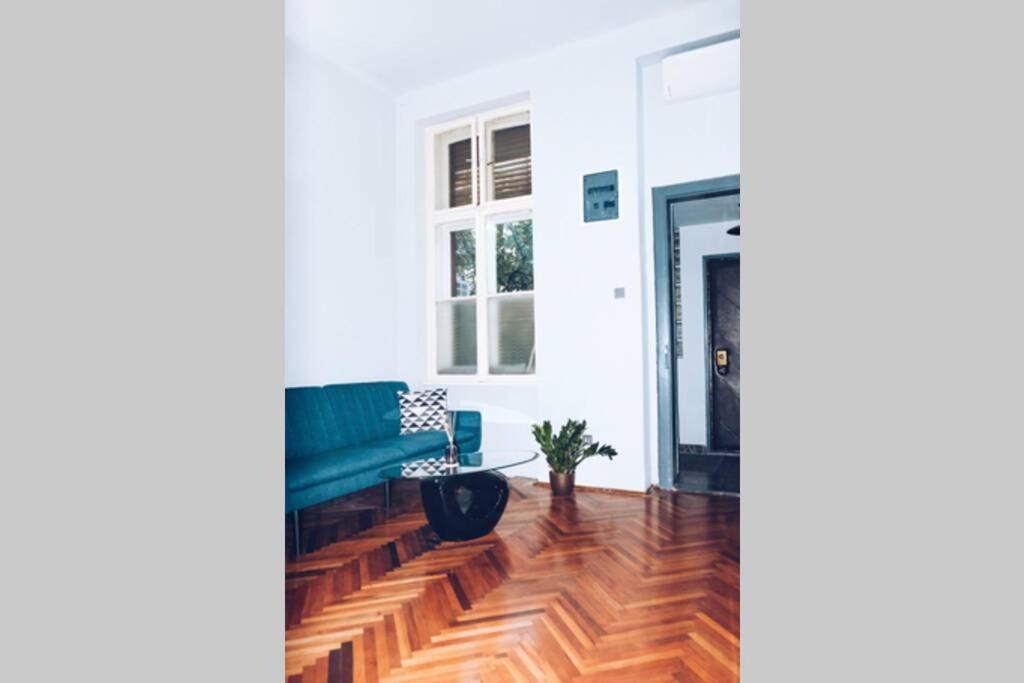 ☆Modern High Ceiling Apartment - Heart Of The City Oradea Dış mekan fotoğraf