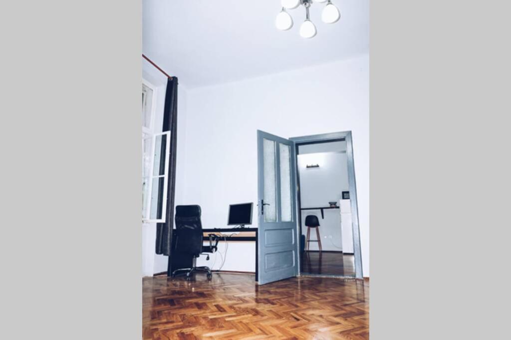 ☆Modern High Ceiling Apartment - Heart Of The City Oradea Dış mekan fotoğraf